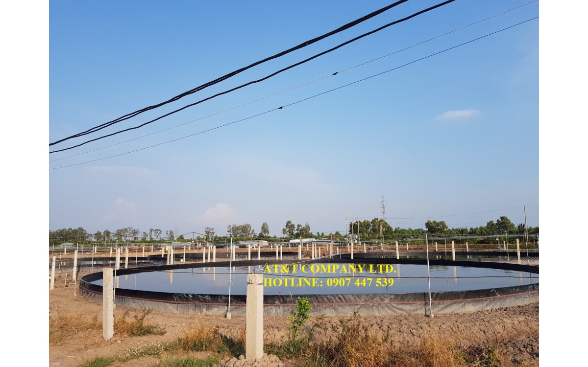 Sử dụng bạt l&oacute;t trong ao tr&ograve;n khung sắt